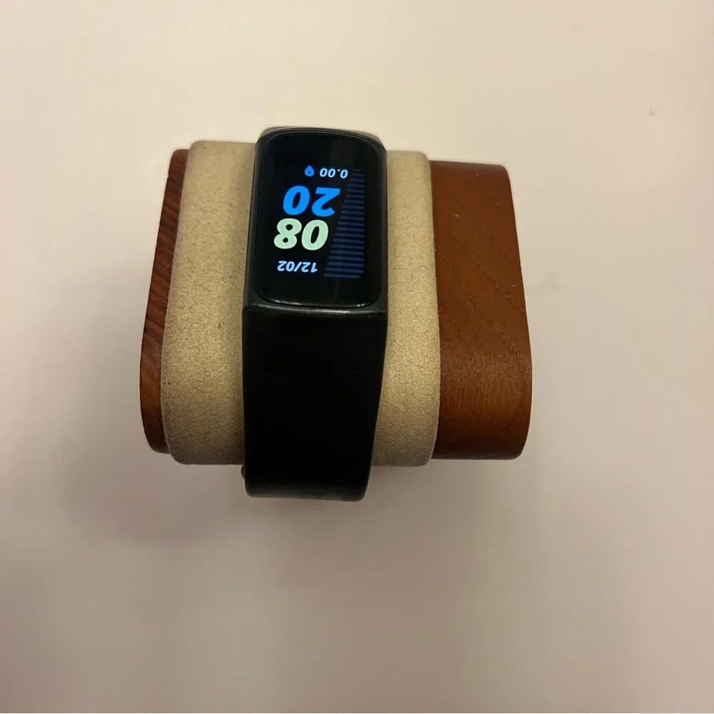 Fitbit‎ charge 5 (full set, MSRP 158$)